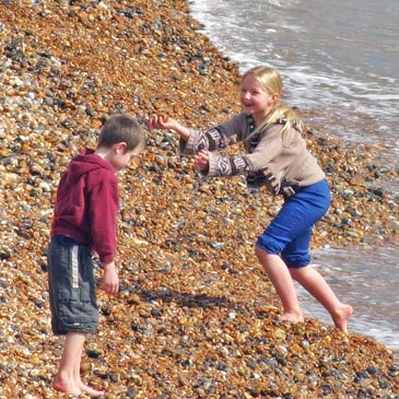 kids-on-beach